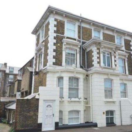 Charming Apartment In Deal Near The Beach & Town Esterno foto