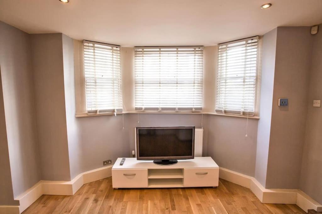 Charming Apartment In Deal Near The Beach & Town Esterno foto
