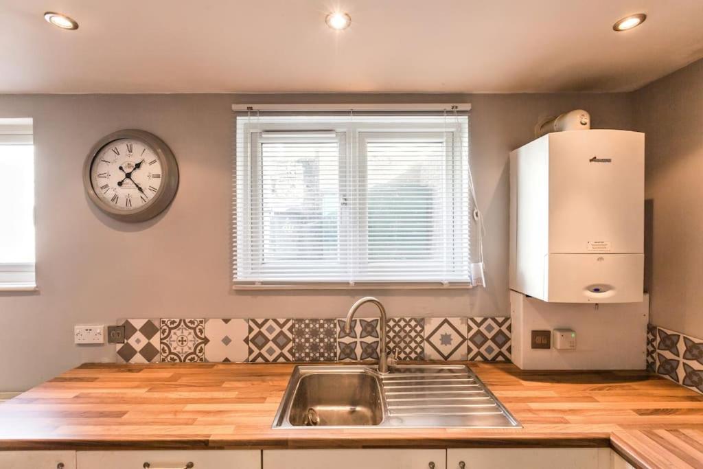 Charming Apartment In Deal Near The Beach & Town Esterno foto