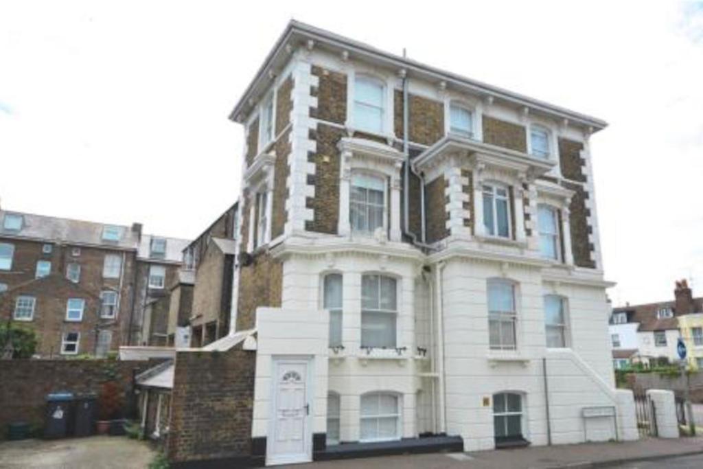 Charming Apartment In Deal Near The Beach & Town Esterno foto